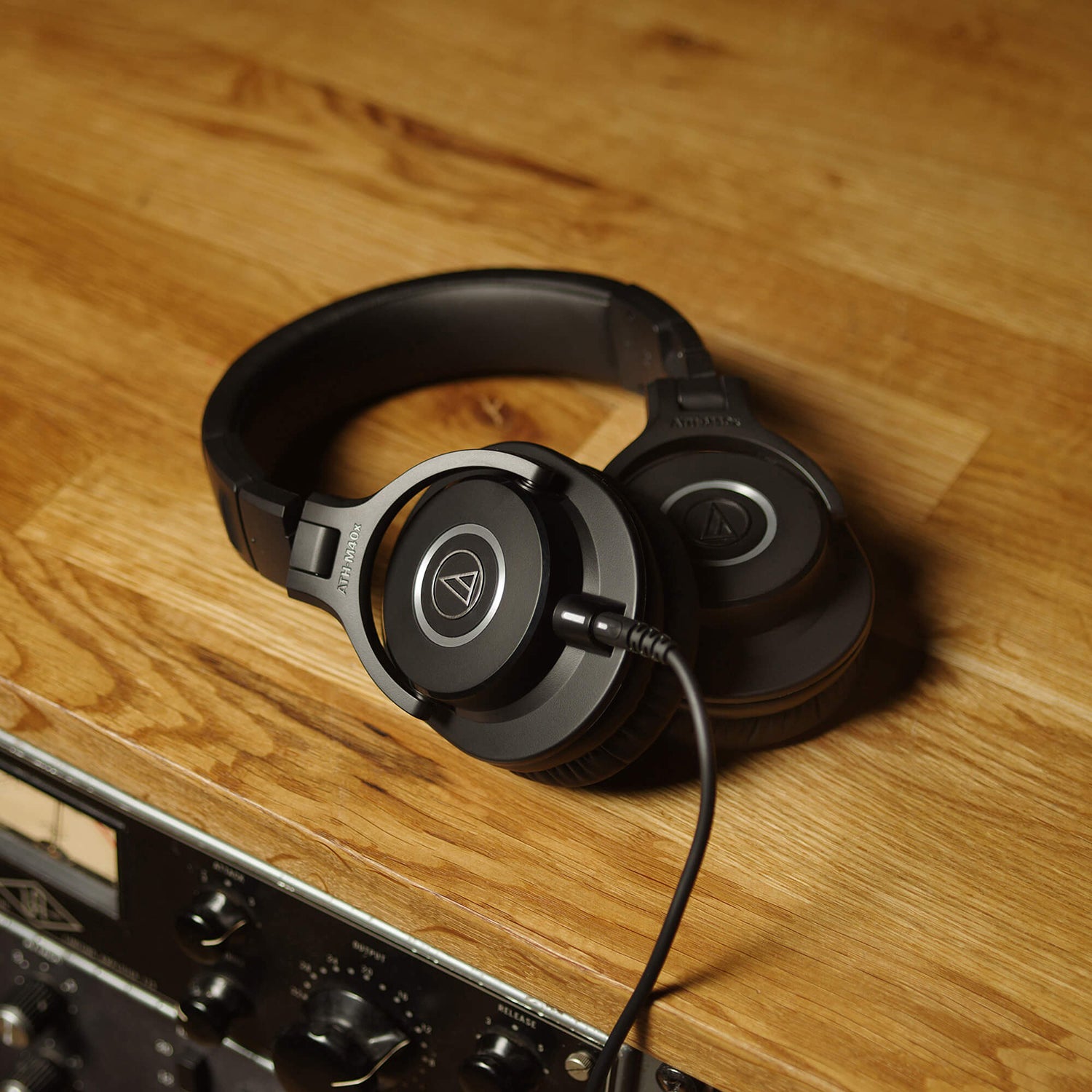AUDIO-TECHNICA ATH-M40X monitorinės ausinės