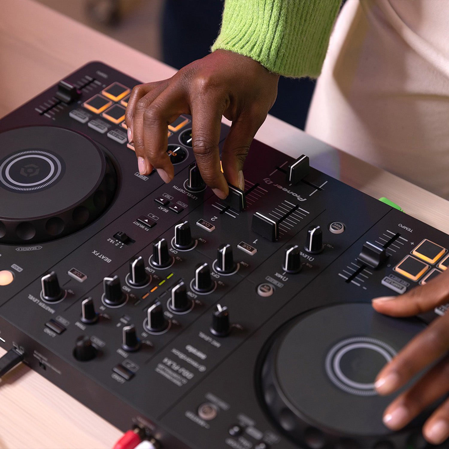 PIONEER DJ DDJ-FLX4 Kontroleris