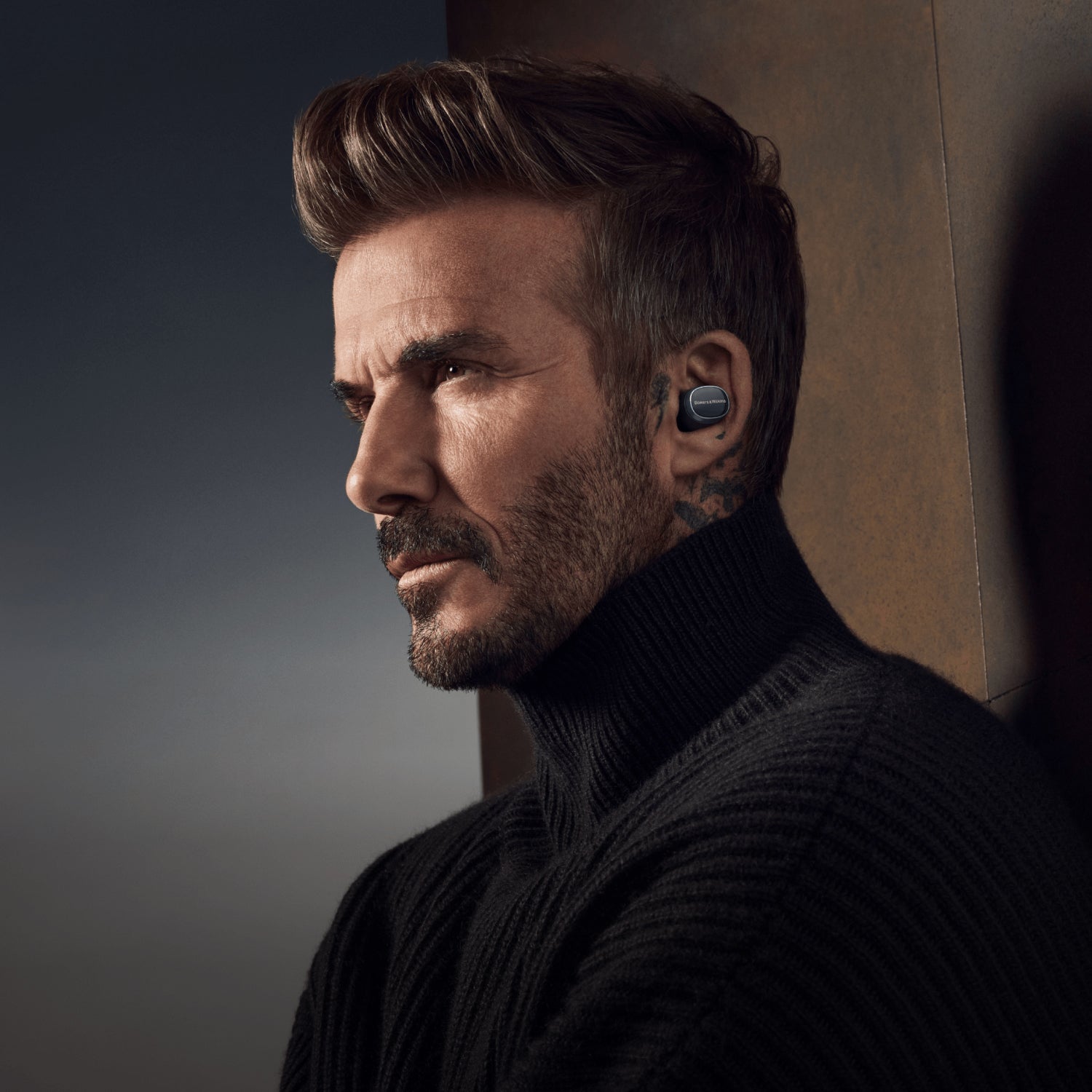 BOWERS & WILKINS Pi8 belaidės ausinės (tamsiai mėlyna spalva)