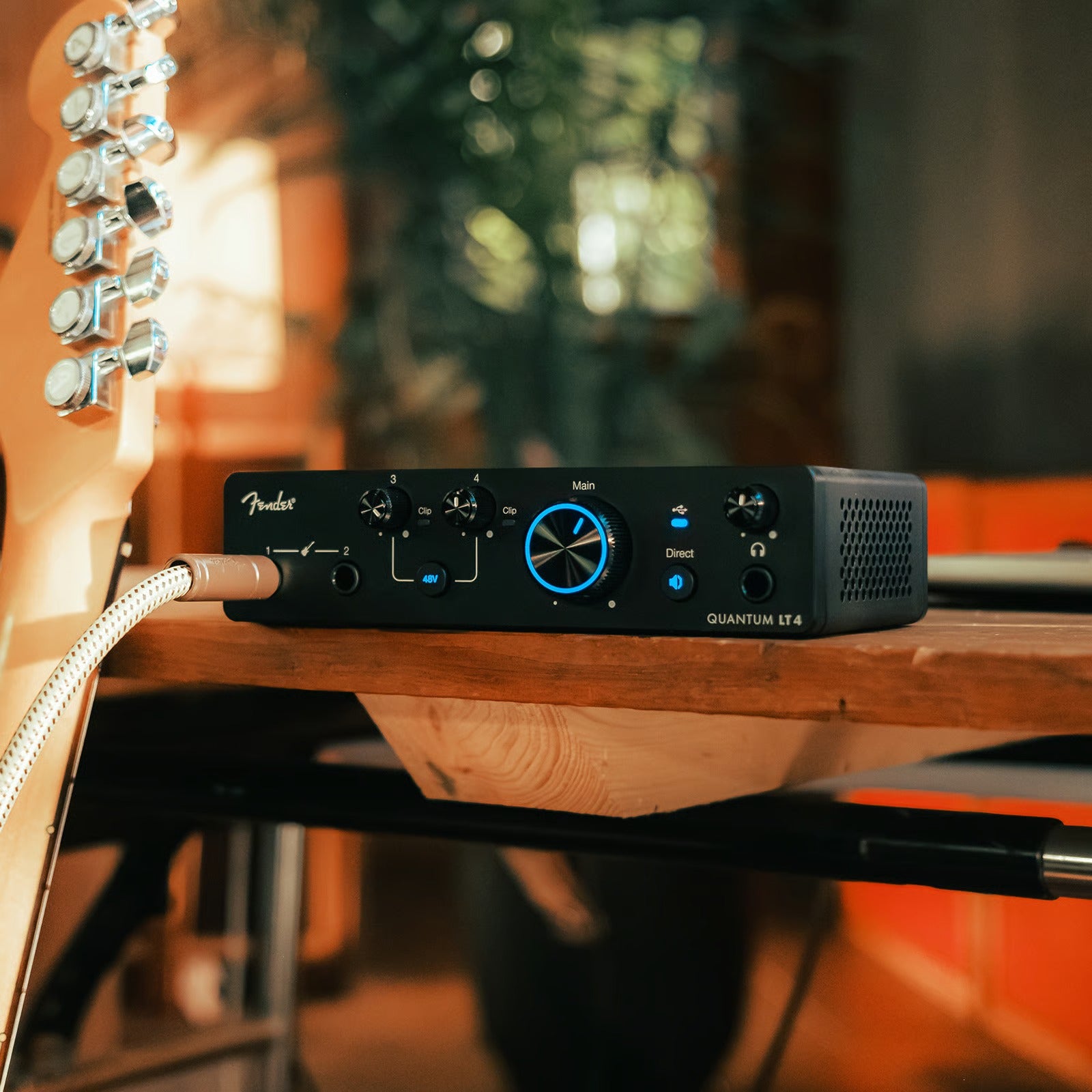 Fender Quantum LT4 + Broadcast Pack rinkinys