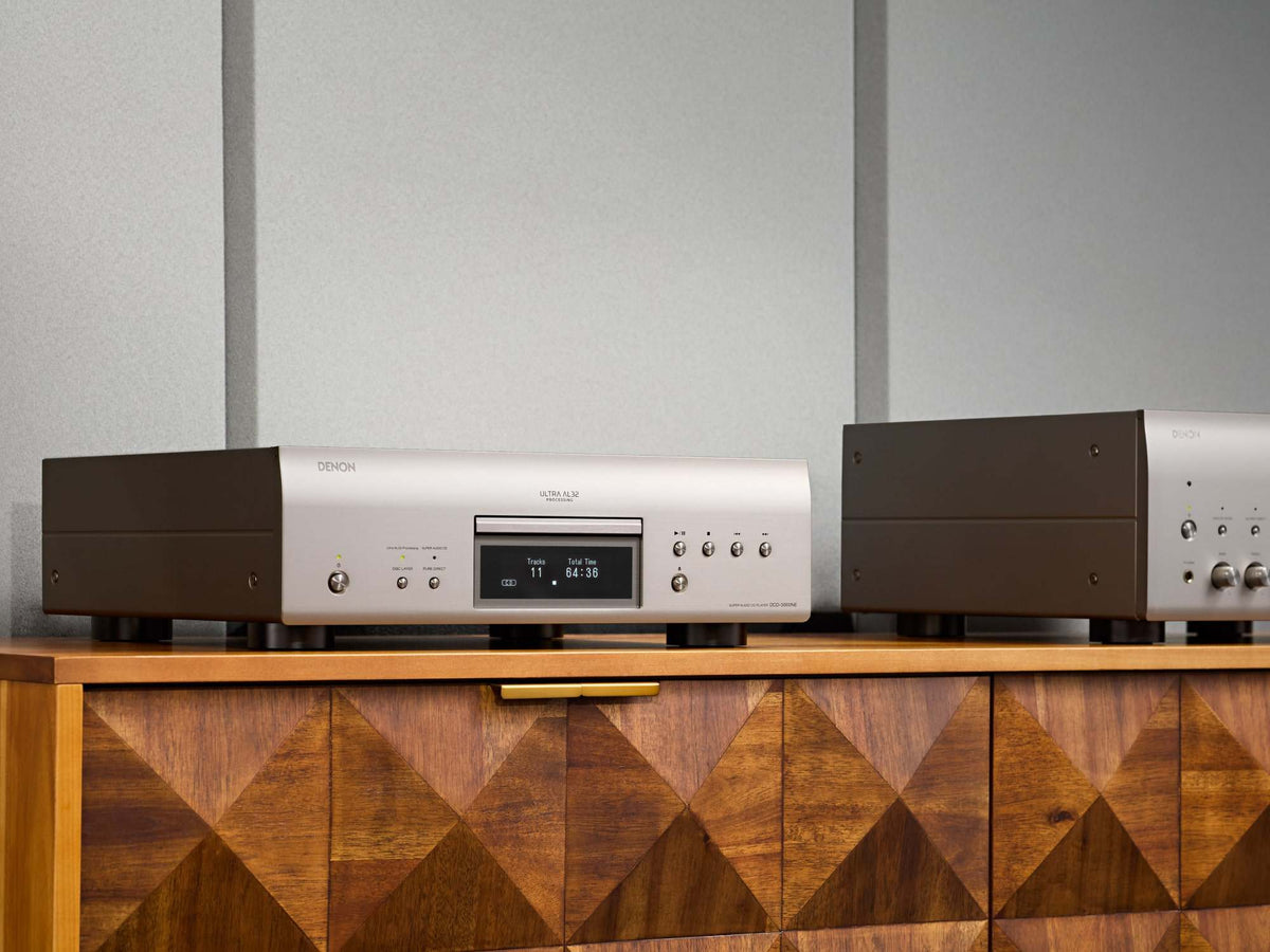 Denon DCD-3000NE CD/SACD player: silver player in a Hi-Fi system with speakers