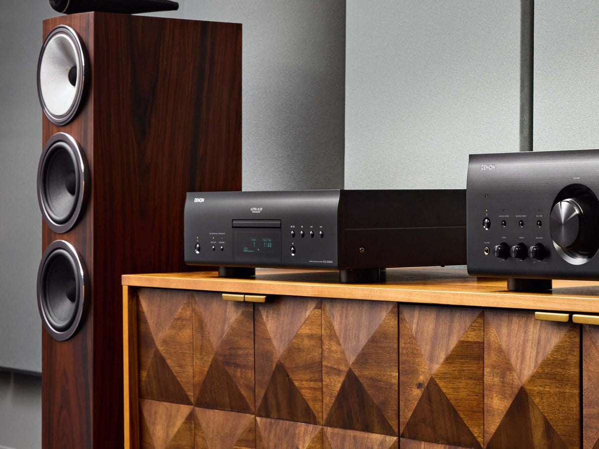 Denon DCD-3000NE CD/SACD player: black player in a Hi-Fi system with speakers and an amplifier