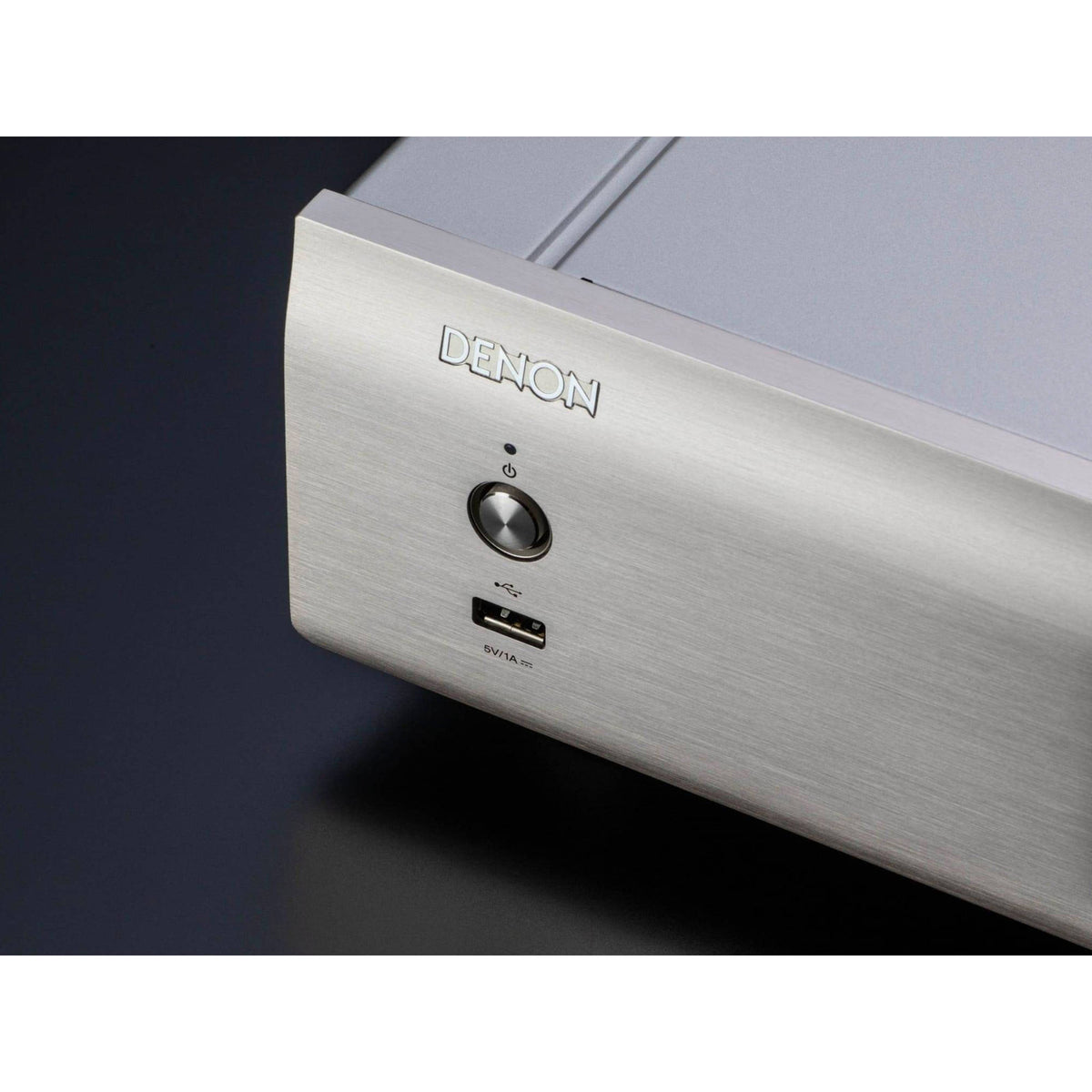 Denon DCD-900NE Premium Silver CD player USB port detail