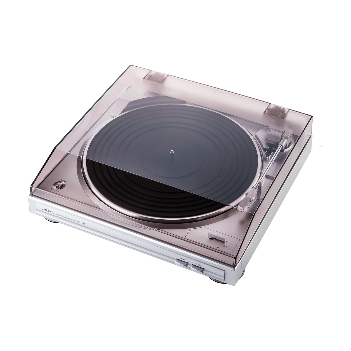 Denon DP-29F sidabrinis patefonas, uždengtas dangčiu, kampu