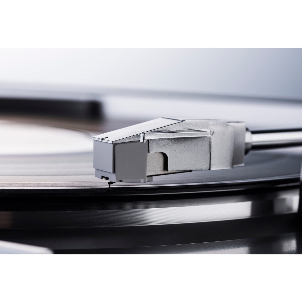 Denon DP-29F sidabrinis patefonas, galvutės ir adatos detalė