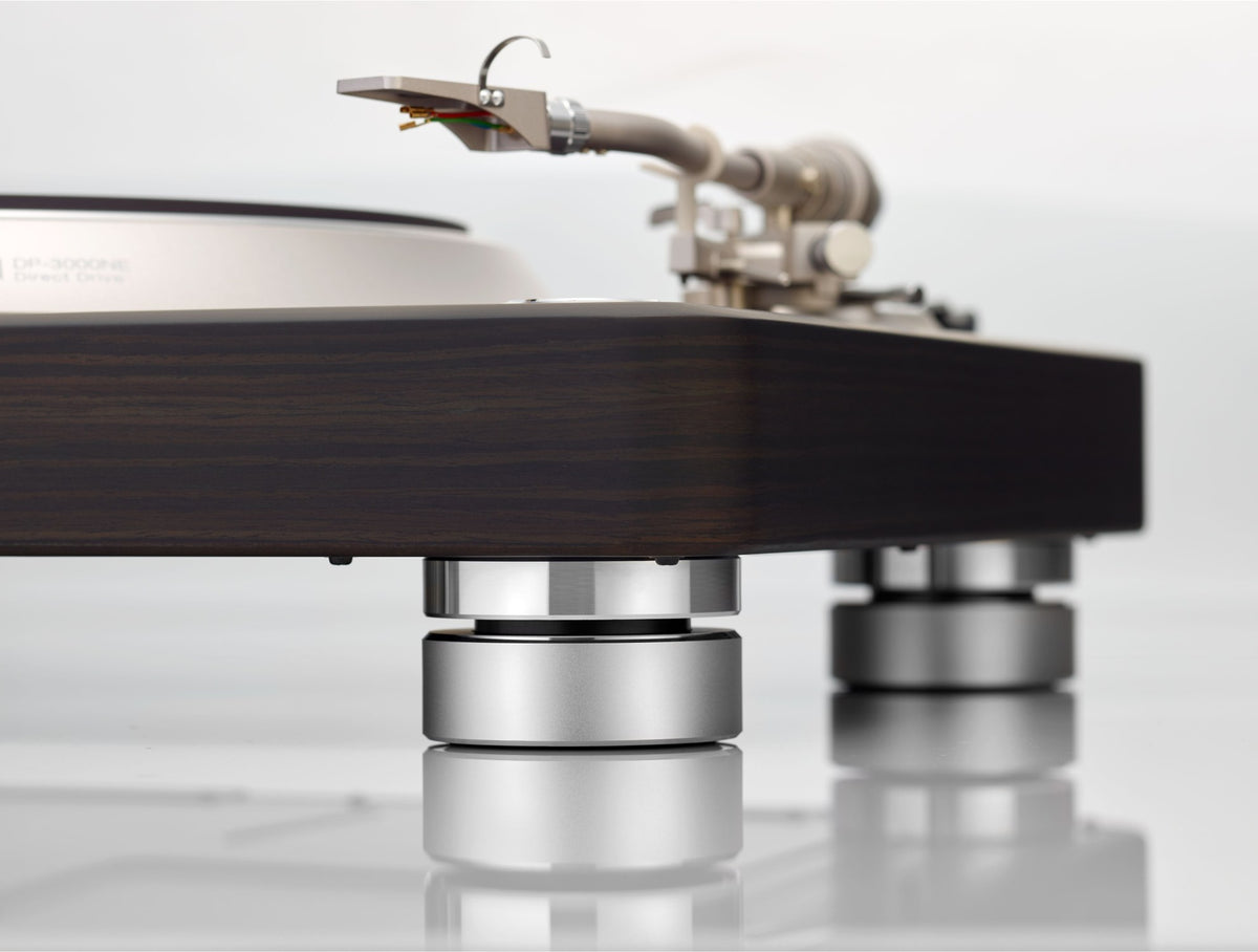 Denon DP-3000NE tamsaus medžio apdailos patefonas, reguliuojamos kojelės detalė