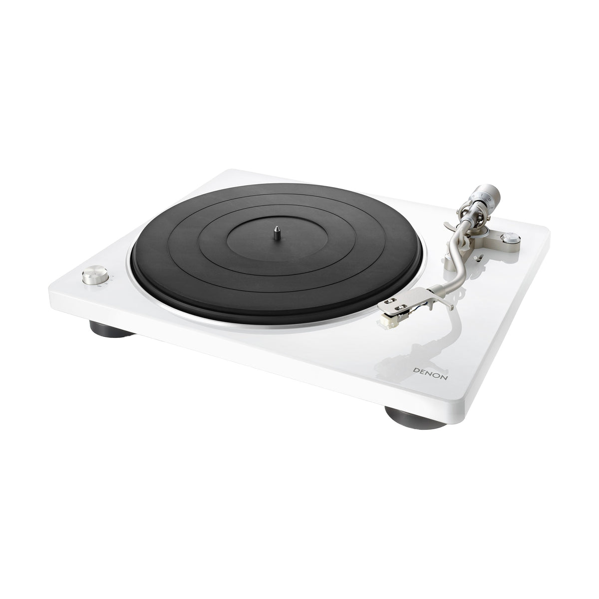 Denon DP-400 baltas patefonas, kampu iš priekio
