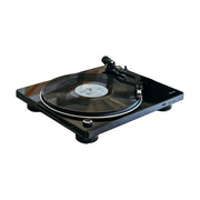 Denon DP-450USB juodas patefonas, kampu iš priekio