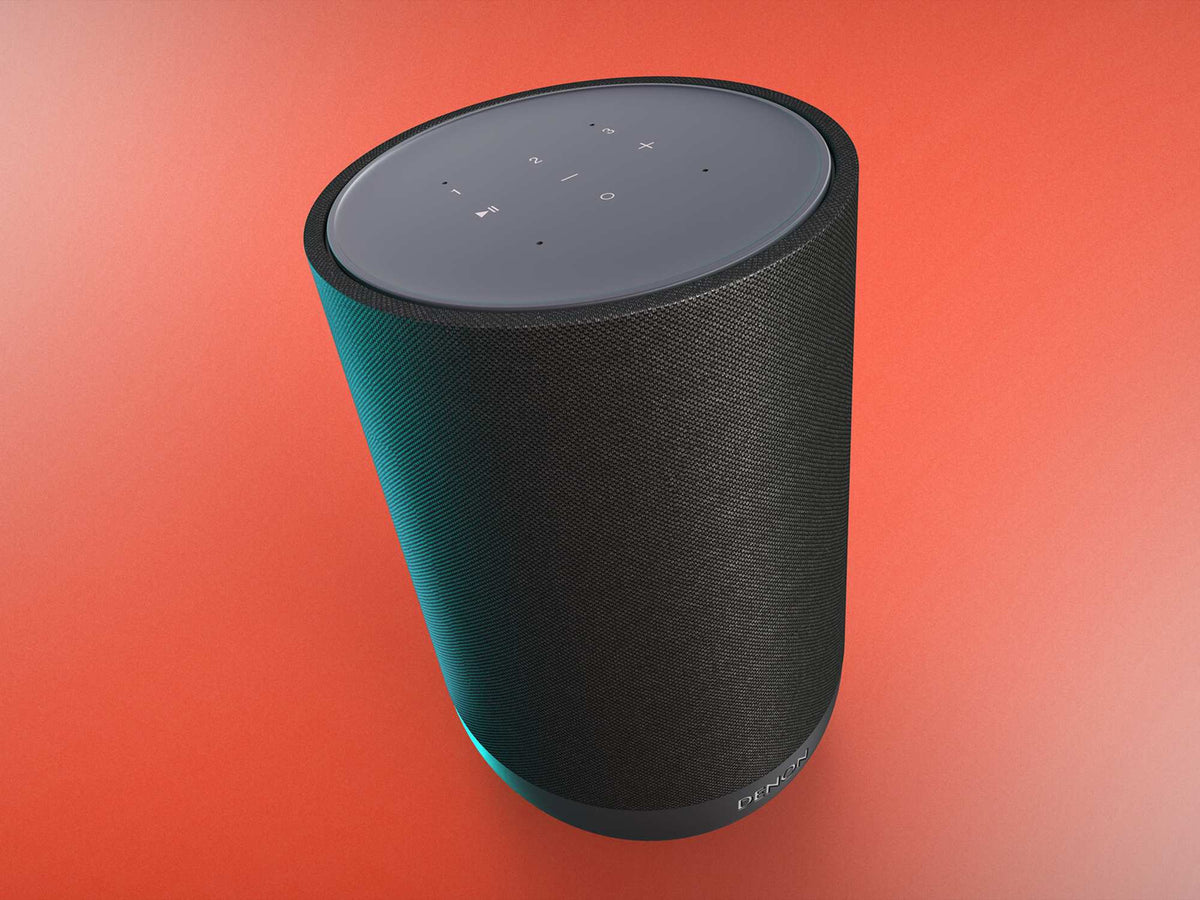 Denon Home 200 belaidė garso kolonėlė, antracito pilka, valdymo pusės vaizdas spalvotame fone