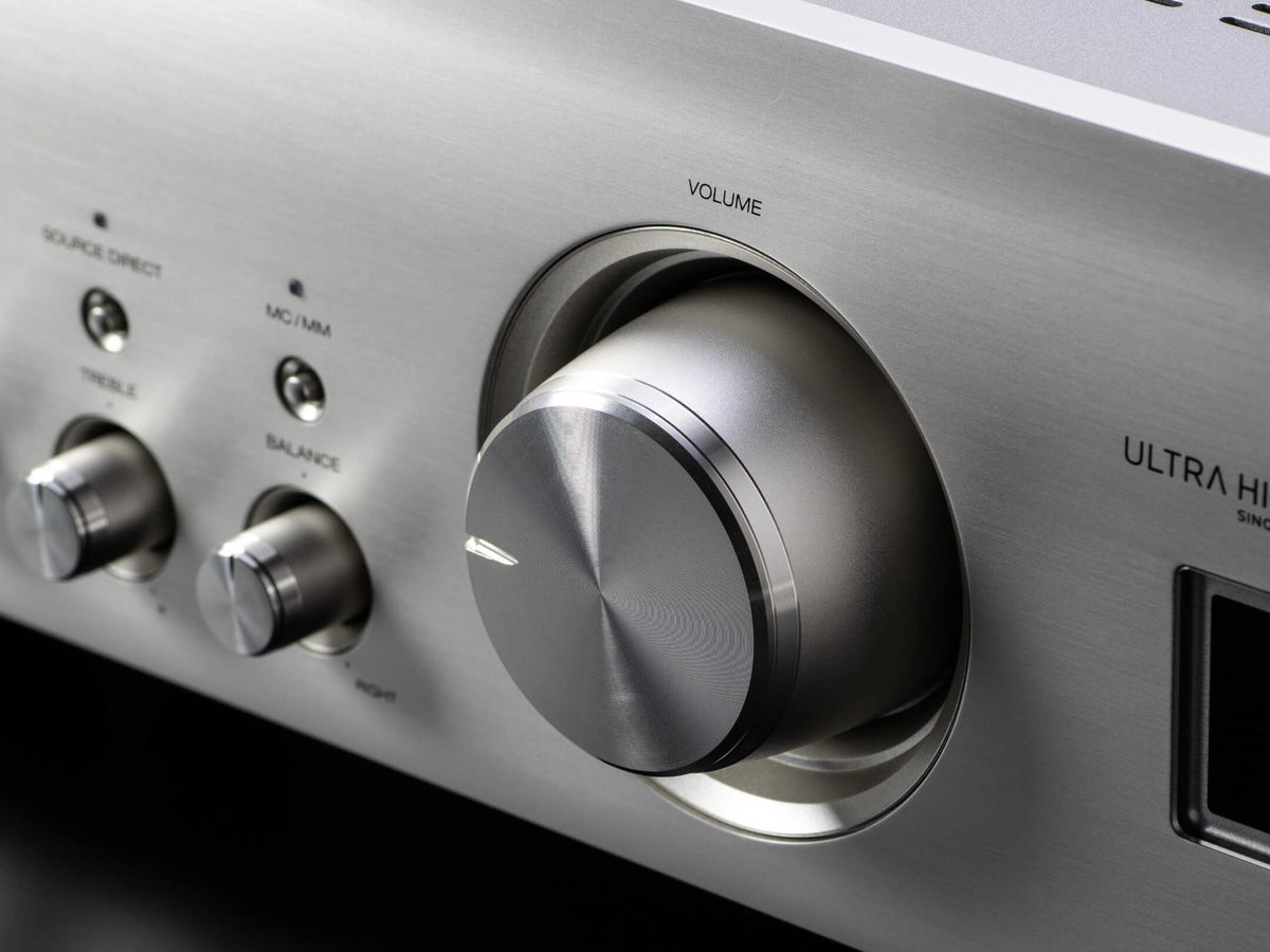 Denon PMA-1700NE Premium Silver integrated amplifier, volume control detail