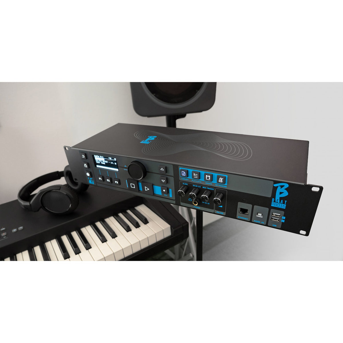 M-Live B.Beat PRO16 Plus 1 TB Wi-Fi Audio and Video Player, player with keyboard and headphones