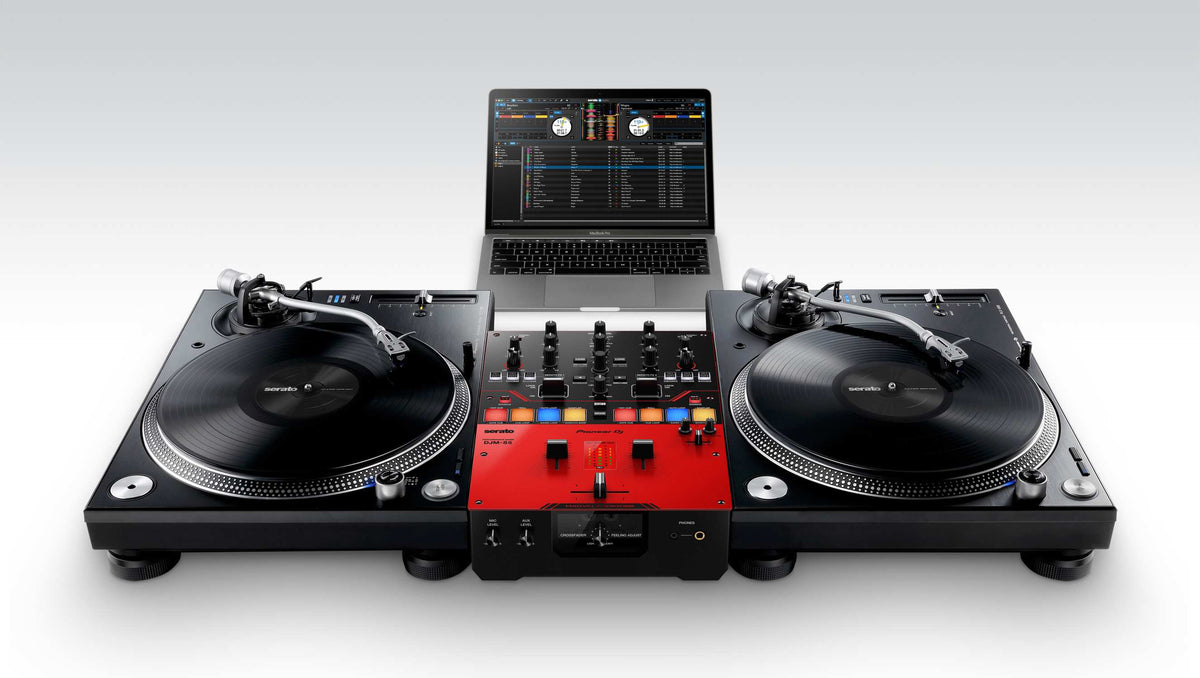 Pioneer DJ DJM-S5 DJ pultas su patefonais ir kompiuteriu, naudojimo pavyzdys