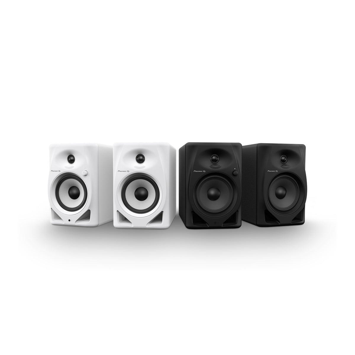Pioneer DJ DM-50D ir DM-50D-W aktyvių garso kolonėlių juodos ir baltos porų spalvų palyginimas