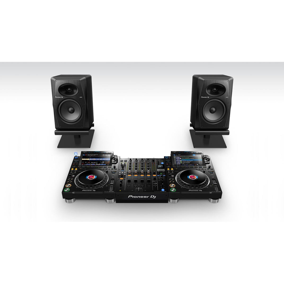Pioneer DJ VM-80 studijinis monitorius, juoda spalva, dviejų monitorių išdėstymo su garso įranga pavyzdys