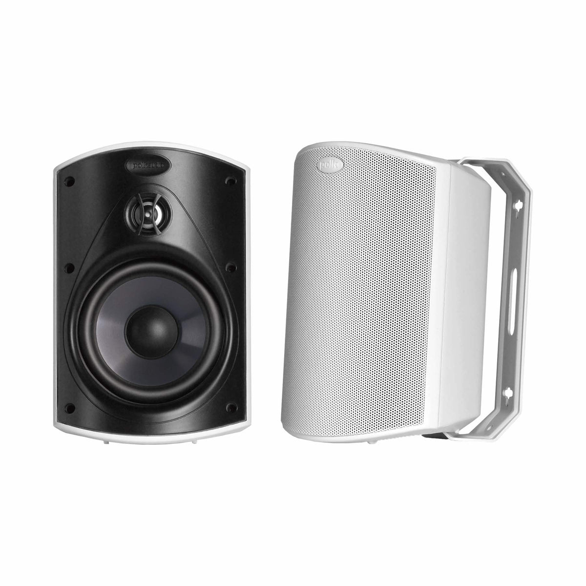 Polk Audio Atrium 4 lauko garso kolonėlė, juoda ir balta kolonėlė, matomi garsiakalbiai ir grotelės