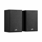 Polk Audio Monitor XT15 kolonėlių pora, vaizdas iš priekio kampu, su apsauginėmis grotelėmis