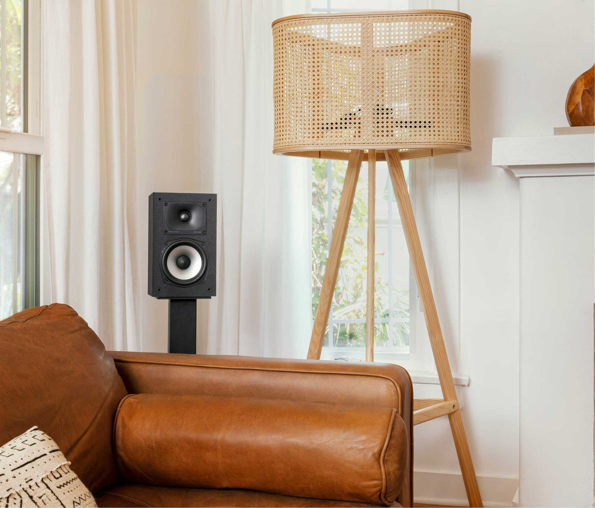 Polk Audio Monitor XT15 lentyninė kolonėlė, klausymosi kambaryje