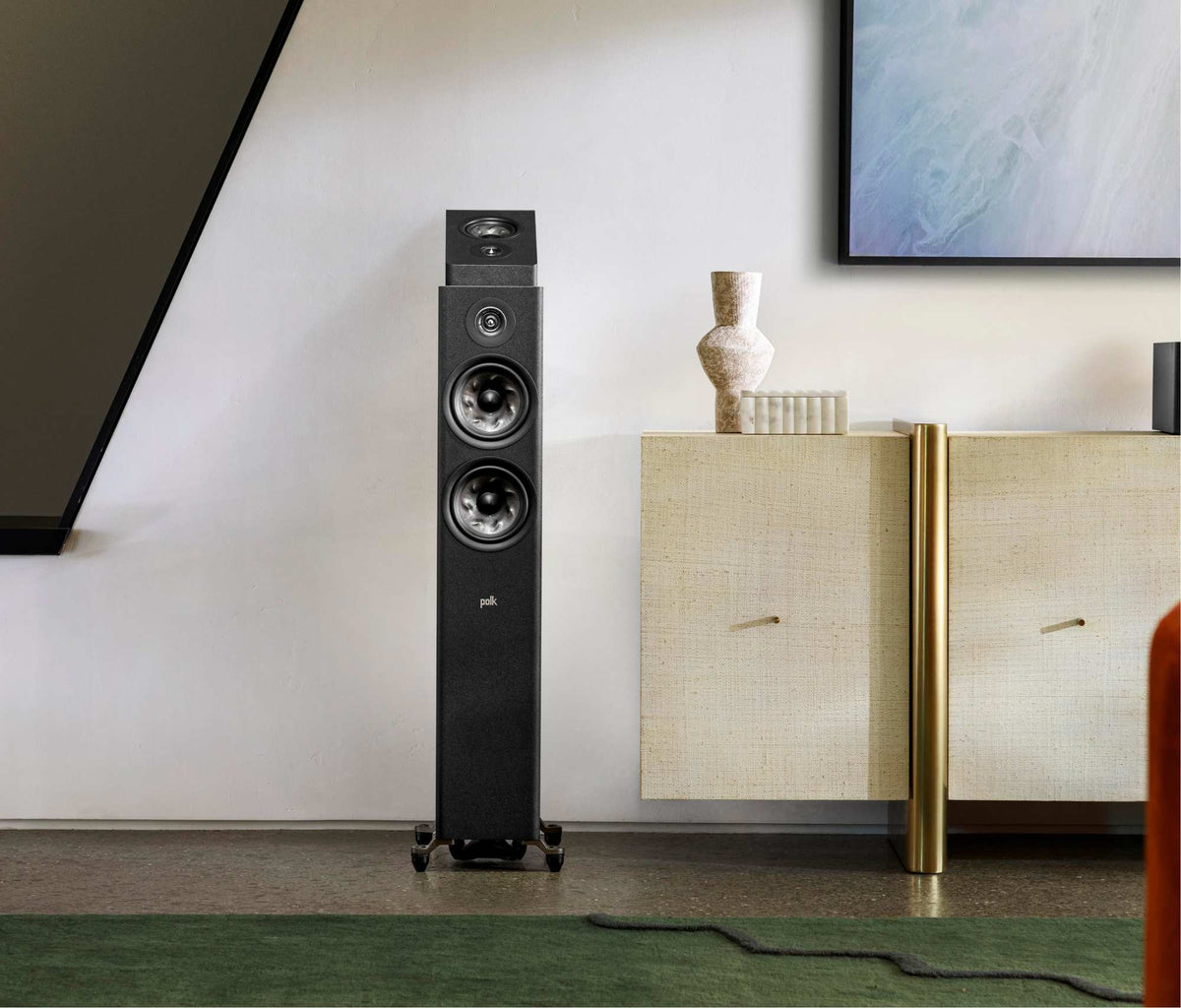 Polk Audio Reserve R600 juodos spalvos grindinė kolonėlė, vaizdas interjere