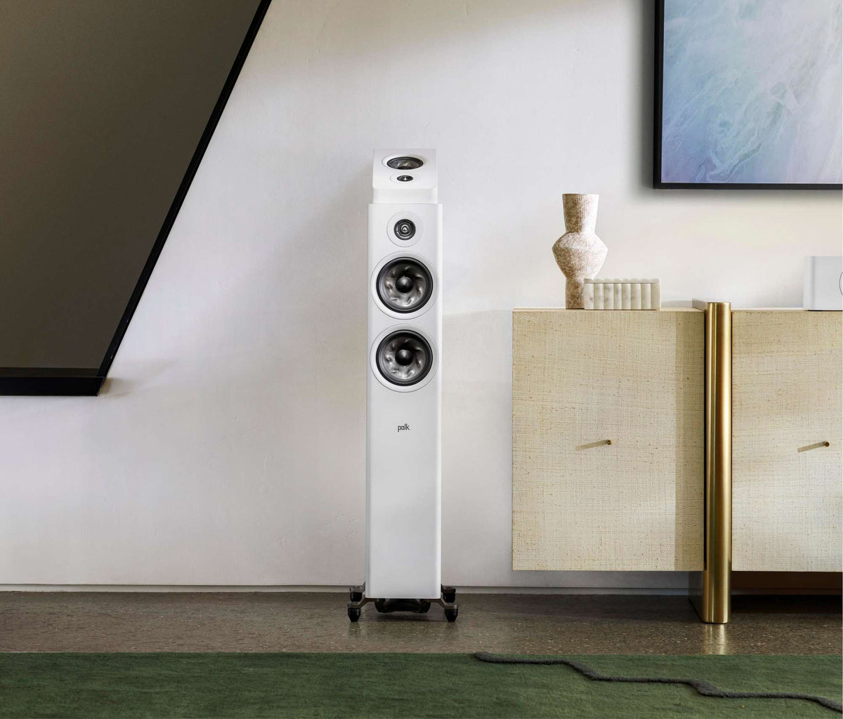 Polk Audio Reserve R600 baltos spalvos grindinė kolonėlė, vaizdas interjere