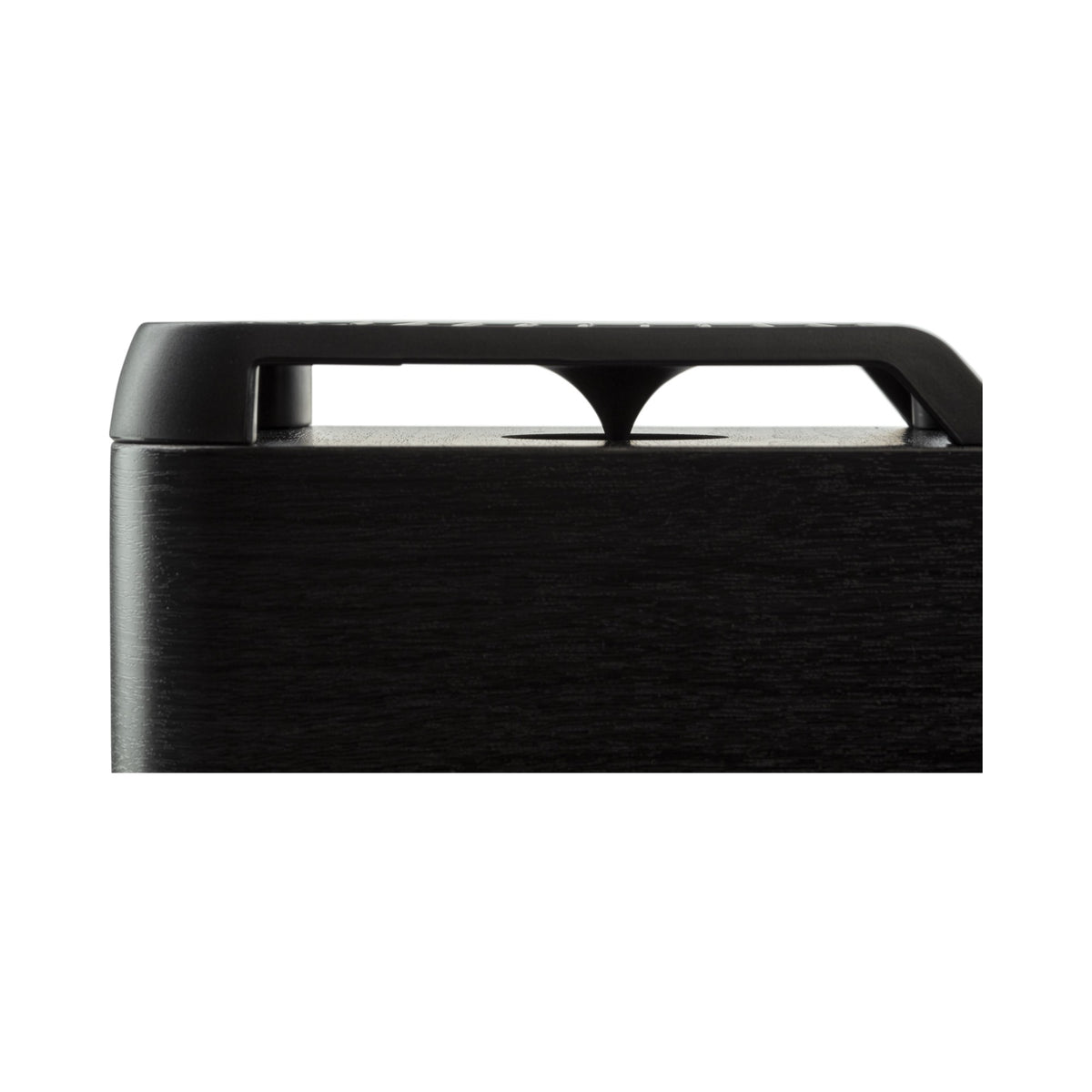 Polk Audio Signature Elite ES35 black center speaker, Power Port detail