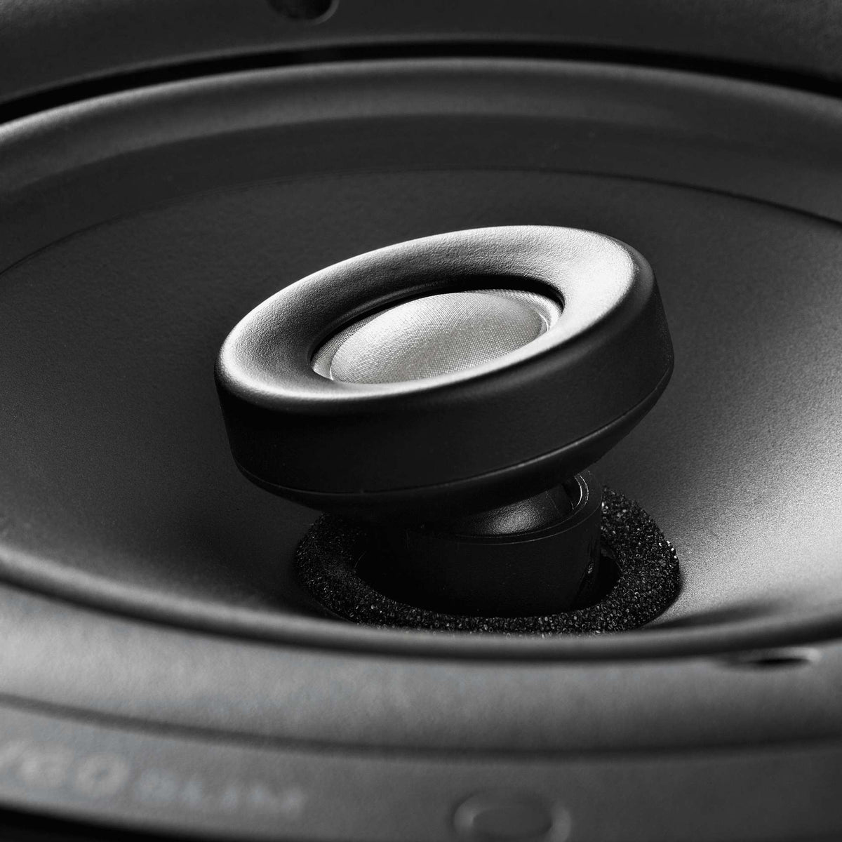 Polk Audio V60 Slim lubinė kolonėlė, aukštų dažnių garsiakalbio detalė