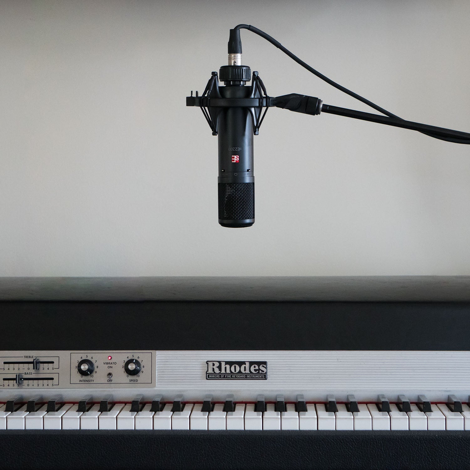 sE Electronics sE2200 studijinis kondensatorinis mikrofonas