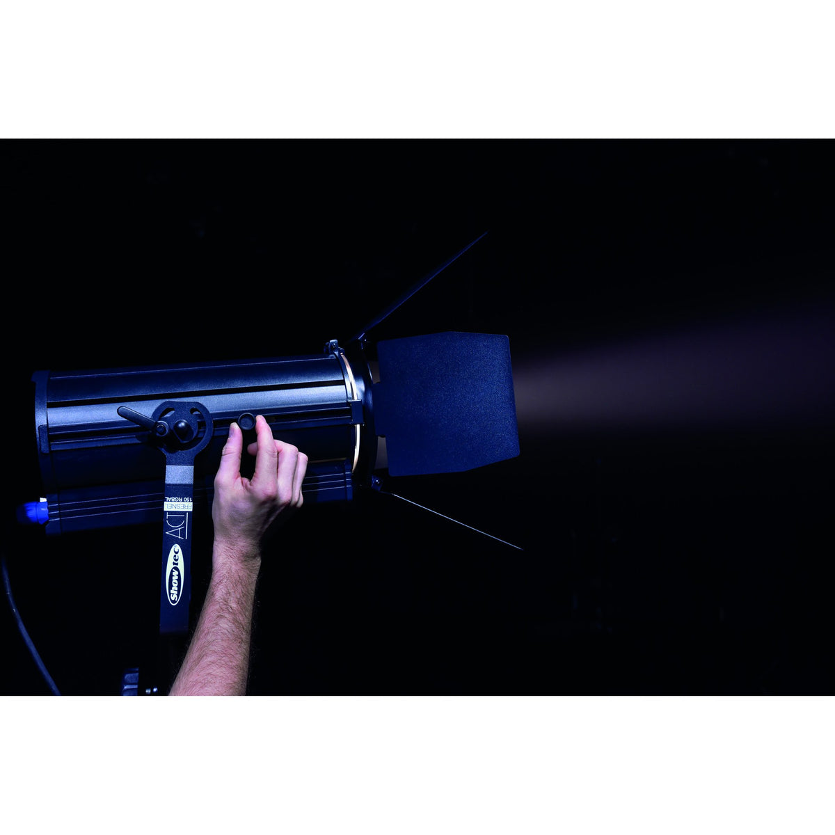 Showtec ACT Fresnel 150 RGBAL Fresnel Spotlight, adjusting the optical zoom