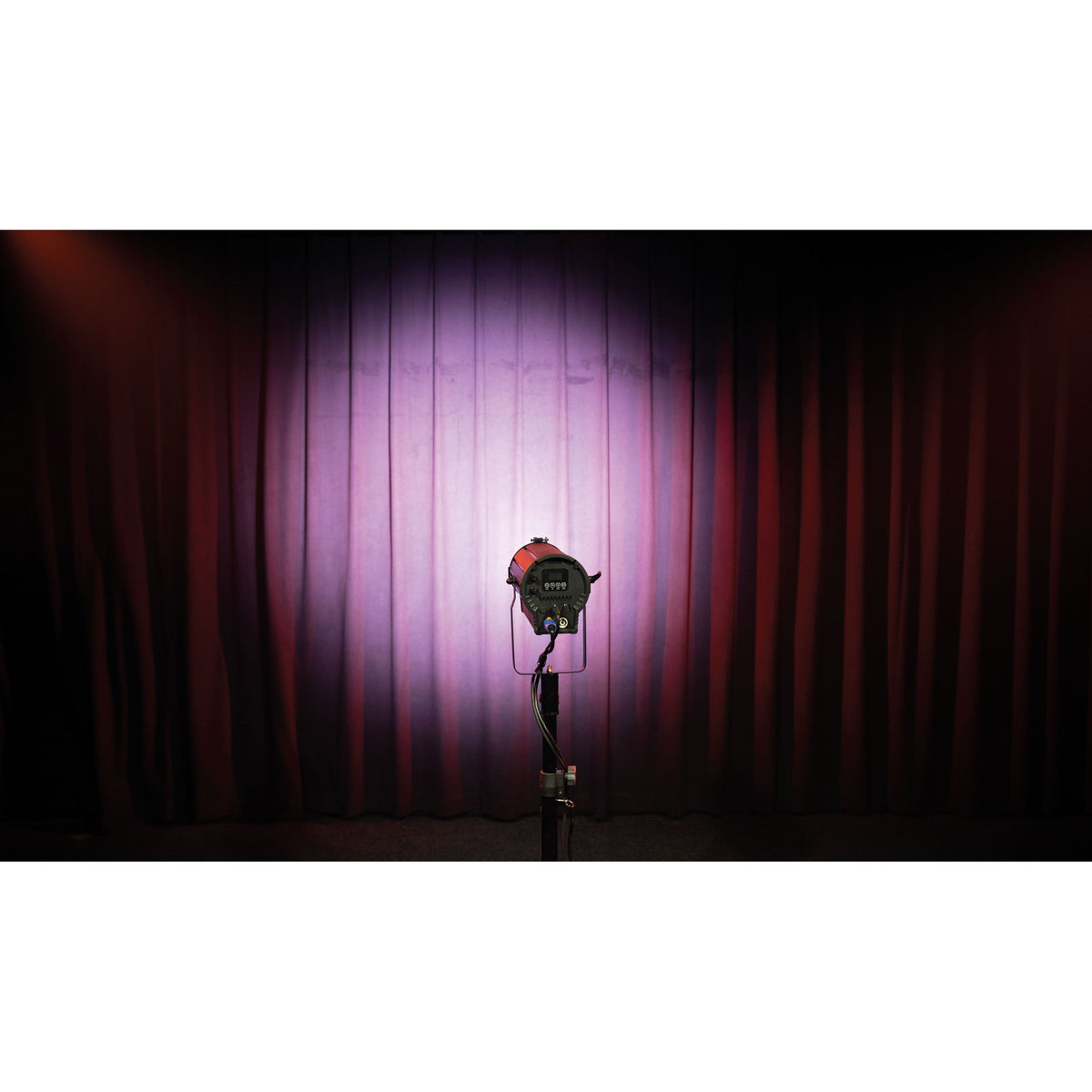 Showtec ACT Fresnel 150 RGBAL Fresnel Spotlight, coloured backdrop illumination