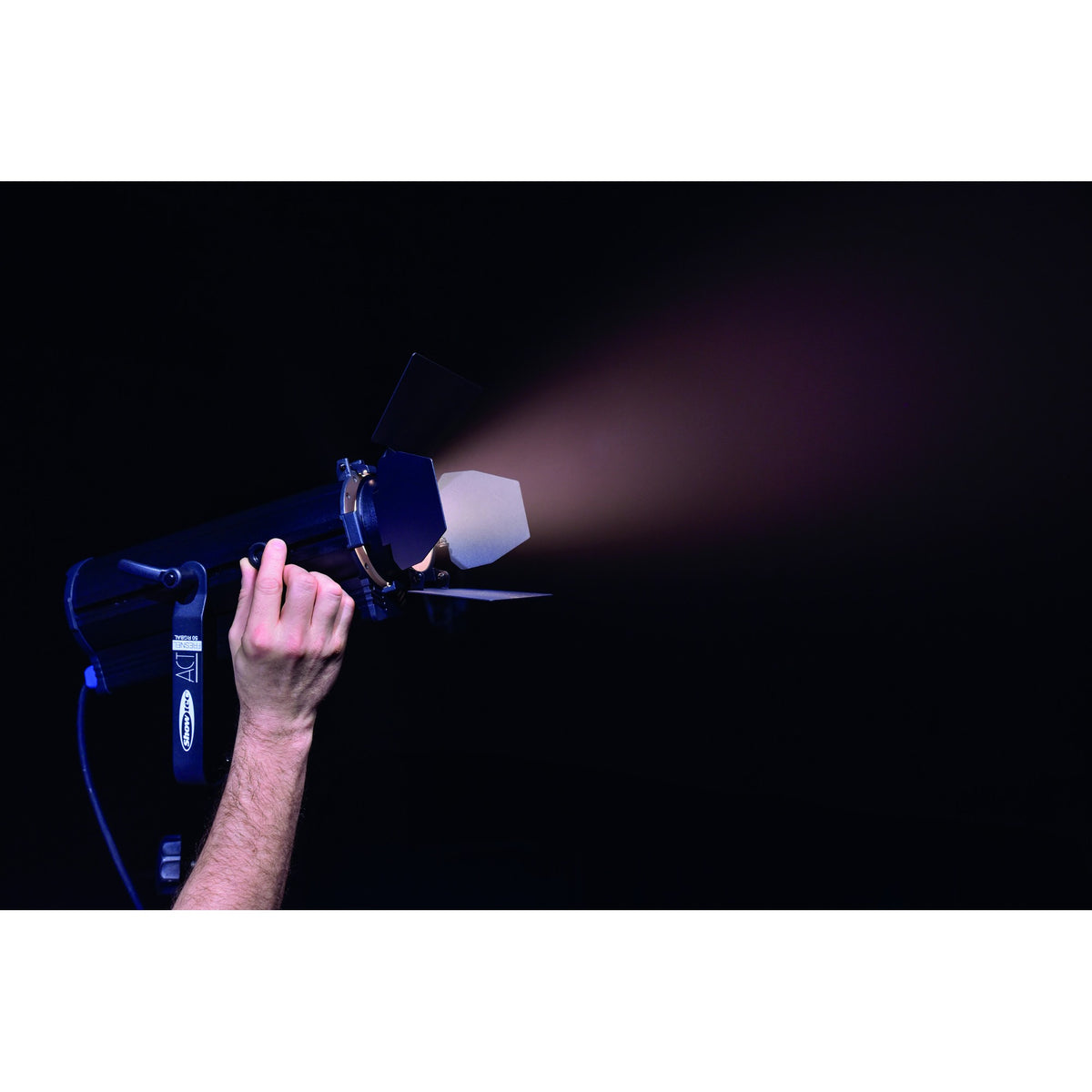 Showtec ACT Fresnel 50 RGBAL Fresnel Spotlight, adjusting the light direction