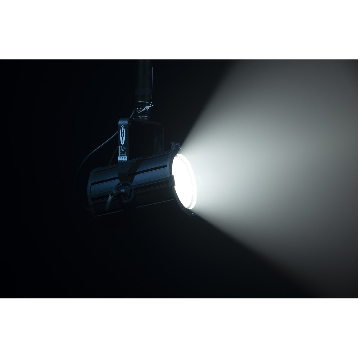 Showtec ACT Par 200 W CW/WW LED PAR prožektorius, baltos šviesos spindulys tamsoje