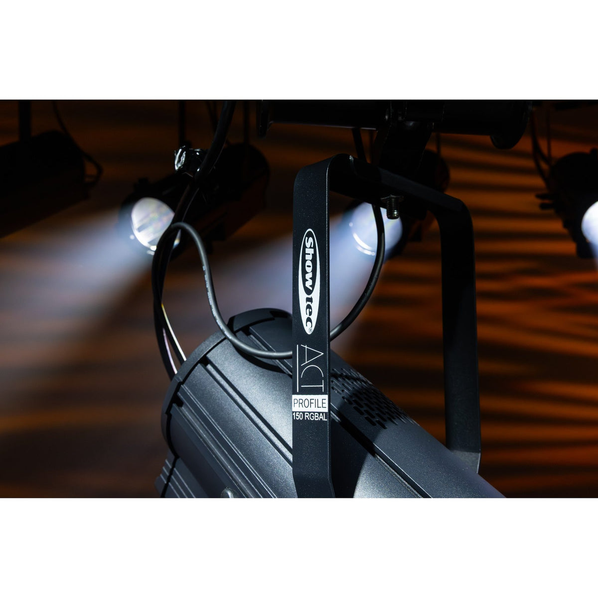 Showtec ACT Profile 150 RGBAL profilinis prožektorius, tvirtinimo ir saugos lyno detalė
