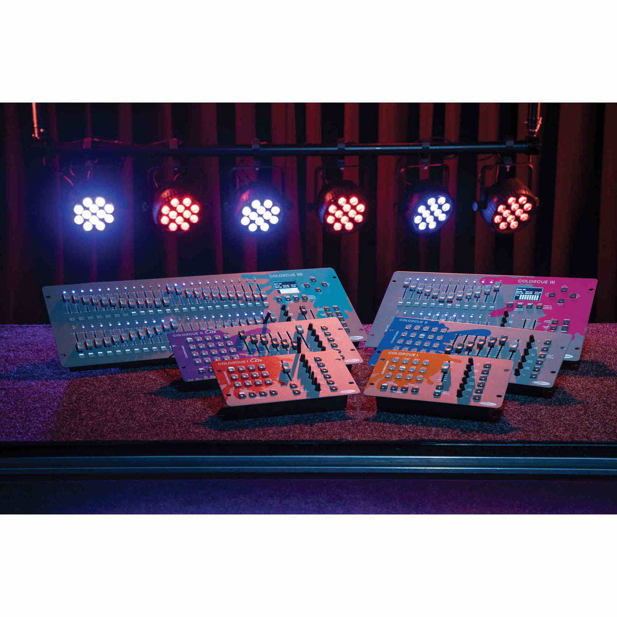 Showtec ColorCue 2 DMX pultas kartu su kitais ColorCue serijos pultais apšvietimo aplinkoje