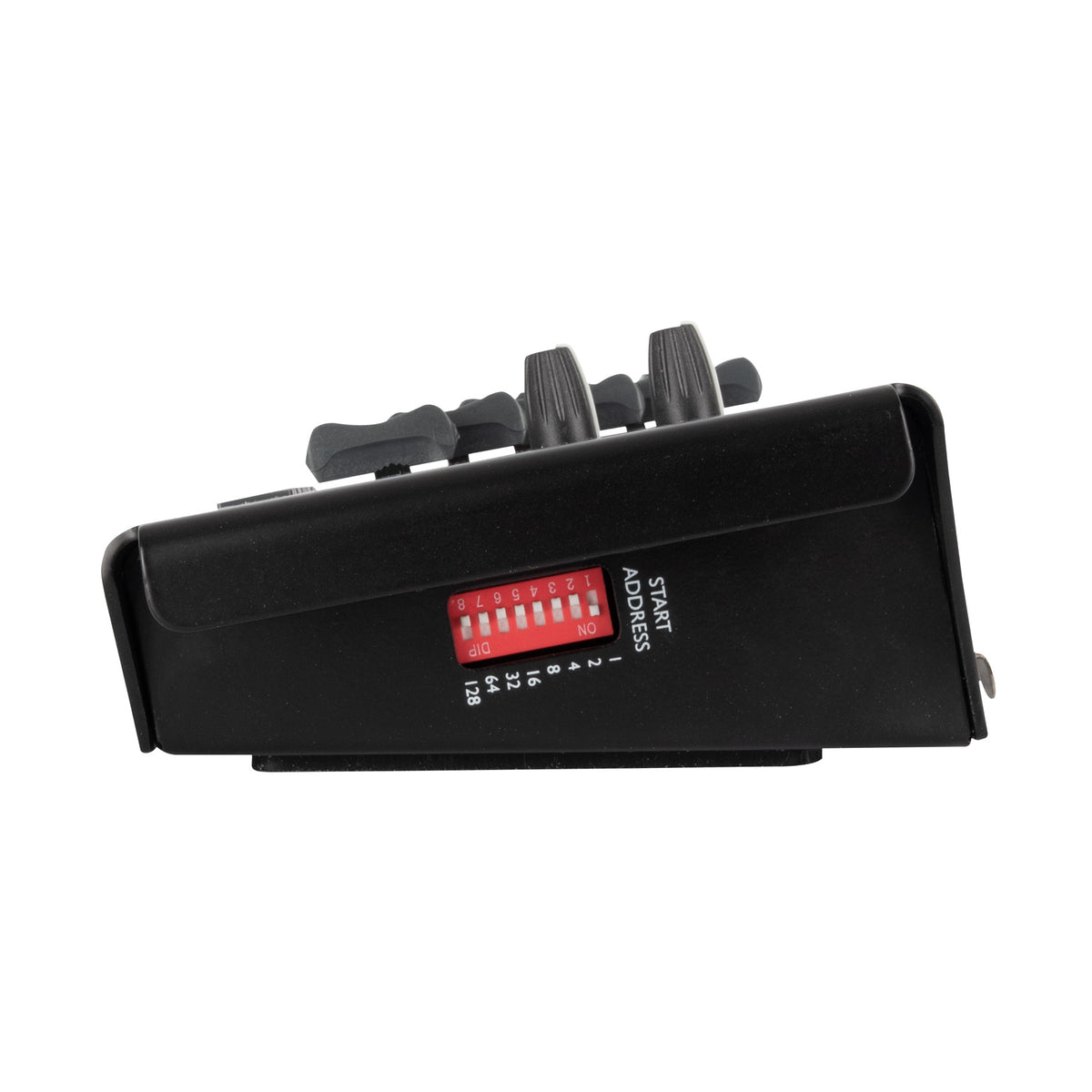 Showtec Easy 6 3-pin DMX pultas, šoninis vaizdas su DMX adreso jungikliais
