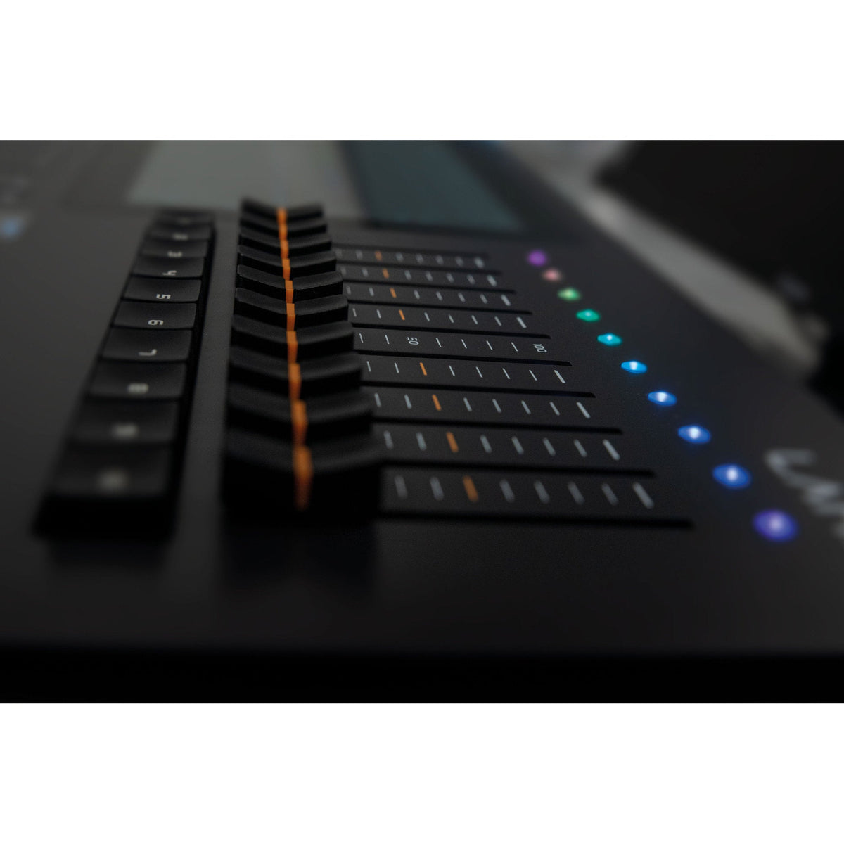 Showtec LAMPY 20 1U DMX pultas, feiderių ir jų indikatorių detalė