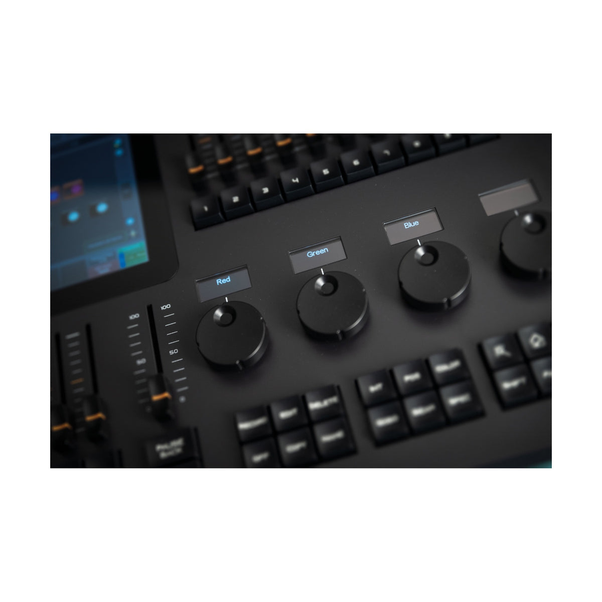 Showtec LAMPY 20 2U DMX pultas, valdymo ratukai ir OLED ekranai