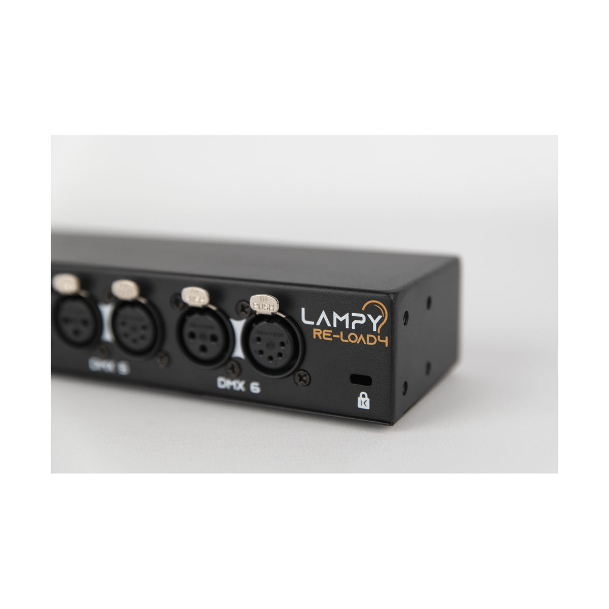 Showtec LAMPY Re-Load 4 DMX plėtros modulis, DMX išėjimo ir Kensington lizdo detalė