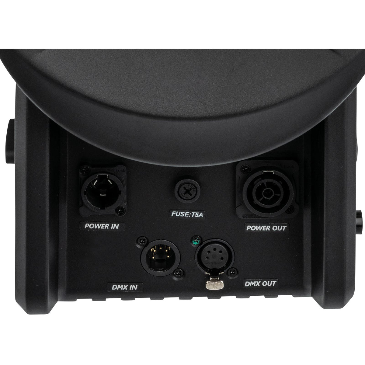 Showtec Performer 2500 Fresnel Q6 MKII teatrinis prožektorius, maitinimo ir DMX jungtys iš arti