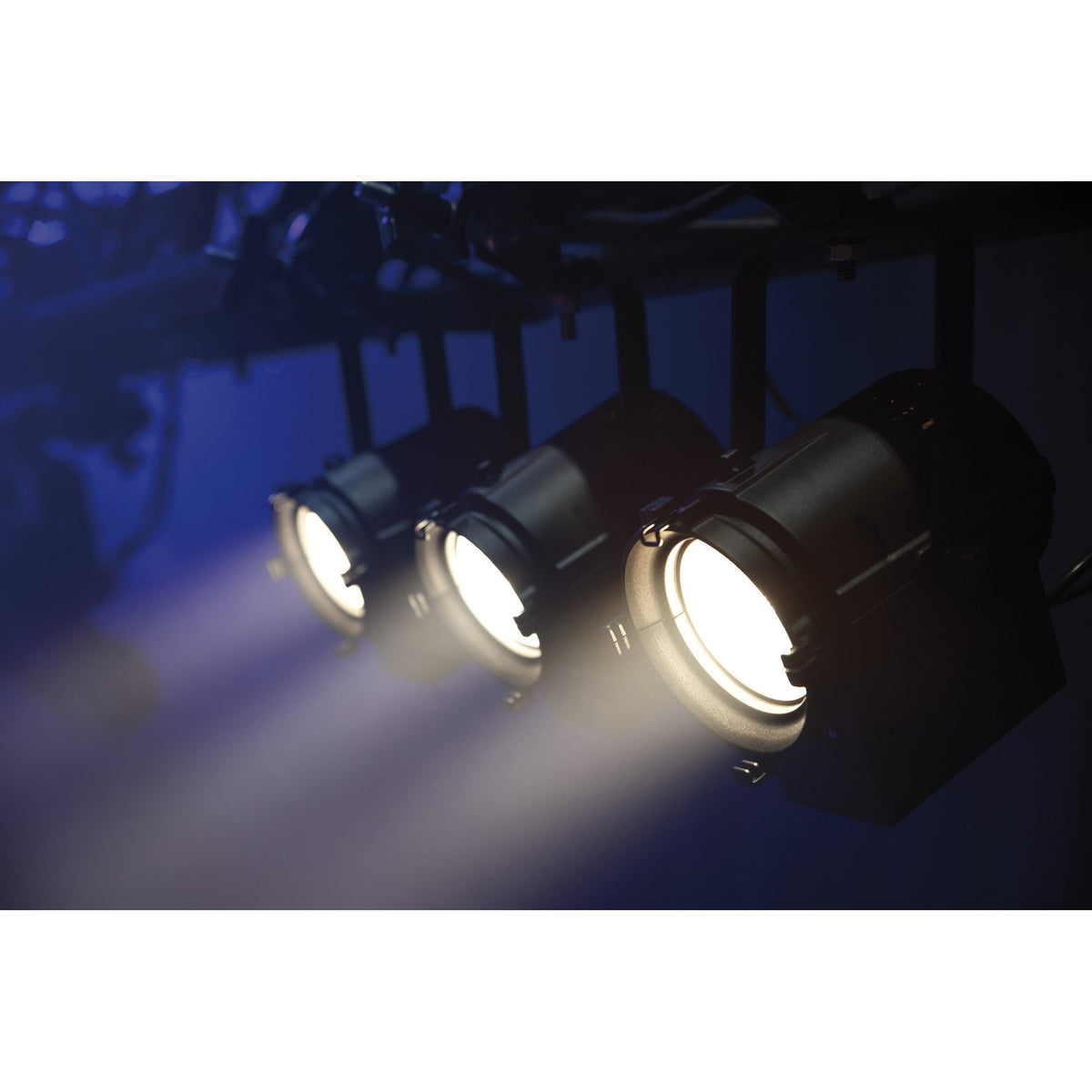 Showtec Performer Fresnel Mini DDT, Performer series fixtures on a lighting rig