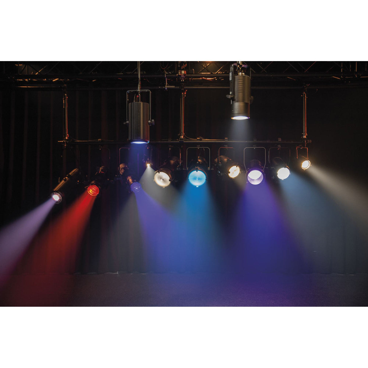 Showtec Performer Fresnel Mini DMX, Performer series fixture and illuminated field