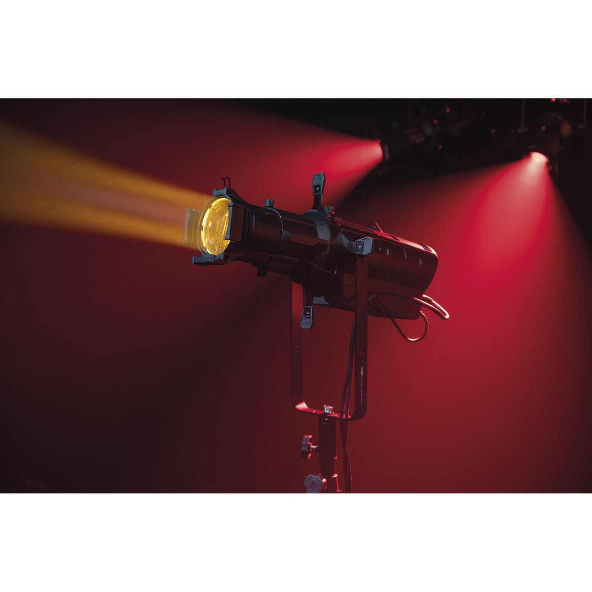 Showtec Performer Profile 700 Q6, yellow output with optional optics