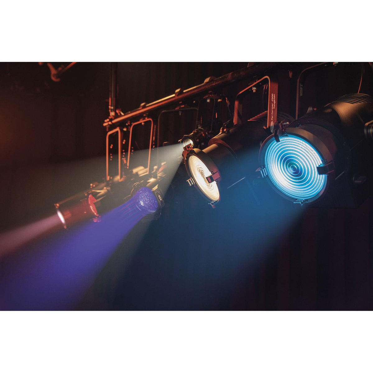 Showtec Performer Profile IP 3200 K profilinis prožektorius, Performer serijos apšvietimas iš arti