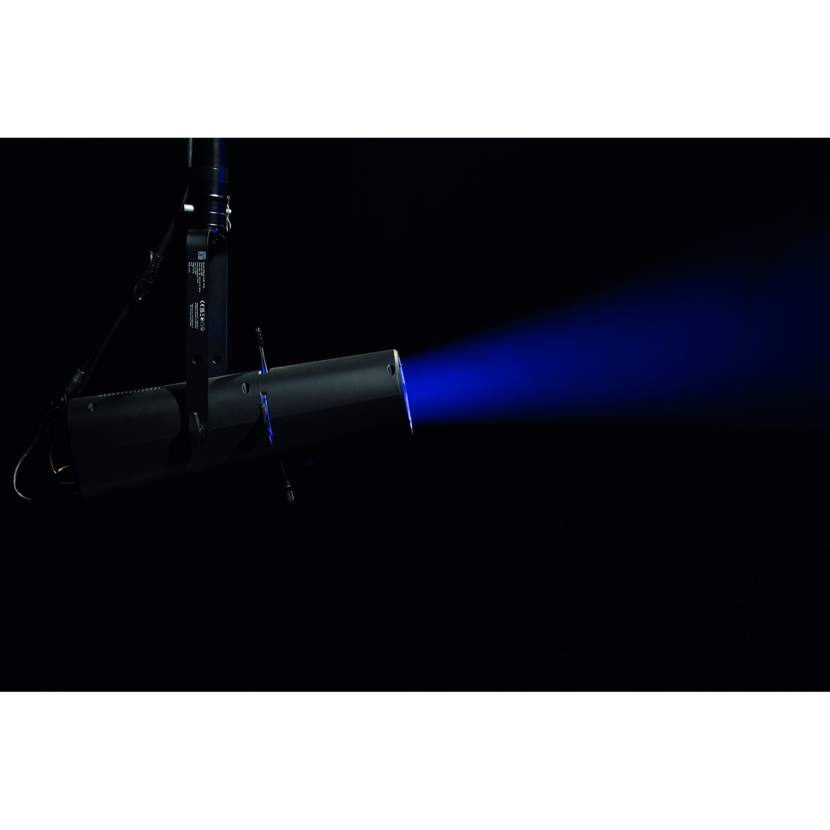 Showtec Performer Profile Zoom 150 Q6, blue light beam