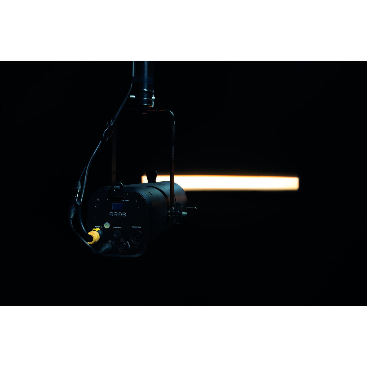 Showtec Performer Profile Zoom 150 Q6, narrow rectangle shaped with framing shutters