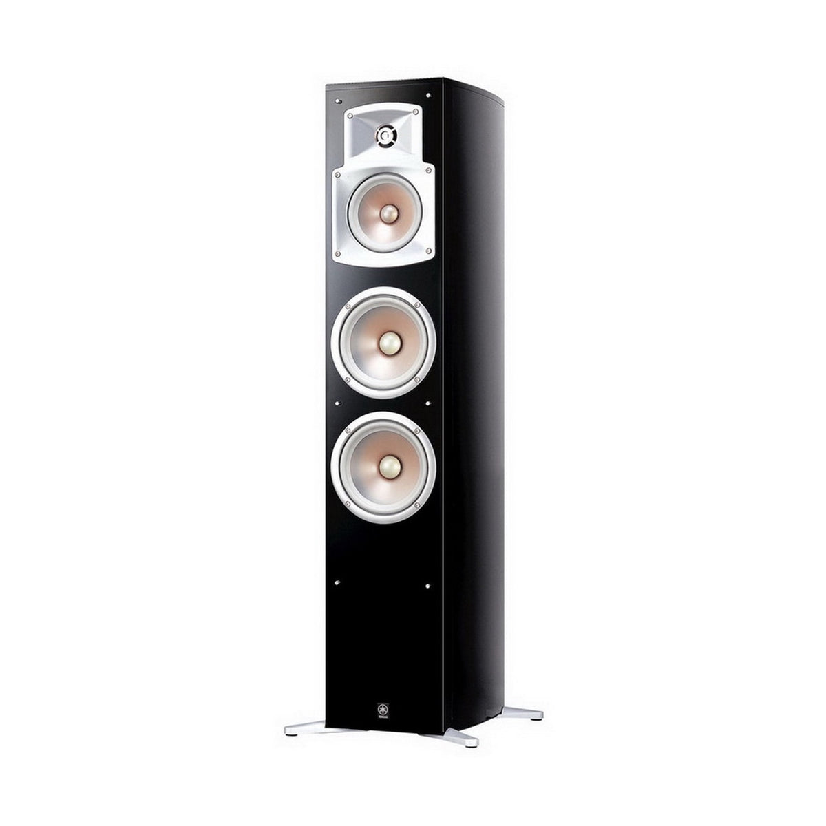 Yamaha NS-555 grindinė garso kolonėlė: kolonėlės priekis be grotelių