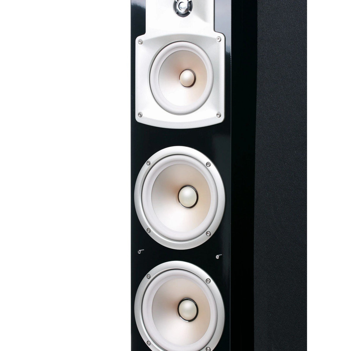 Yamaha NS-555 grindinė garso kolonėlė: aukštų, vidutinių ir žemų dažnių garsiakalbiai iš arti