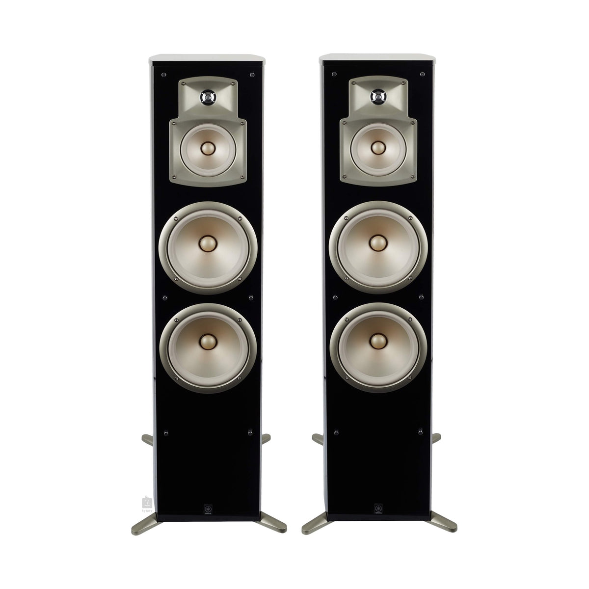 Yamaha NS-777 grindinė garso kolonėlė: kolonėlių priekis be grotelių