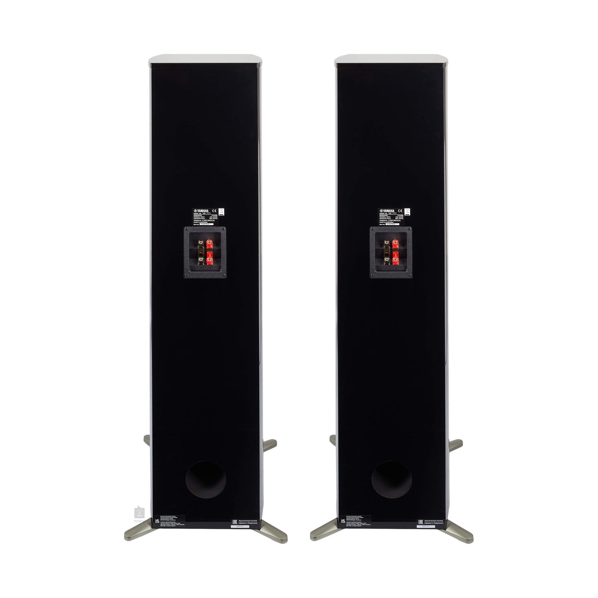 Yamaha NS-777 grindinė garso kolonėlė: kolonėlių galinės jungtys ir Bass Reflex angos
