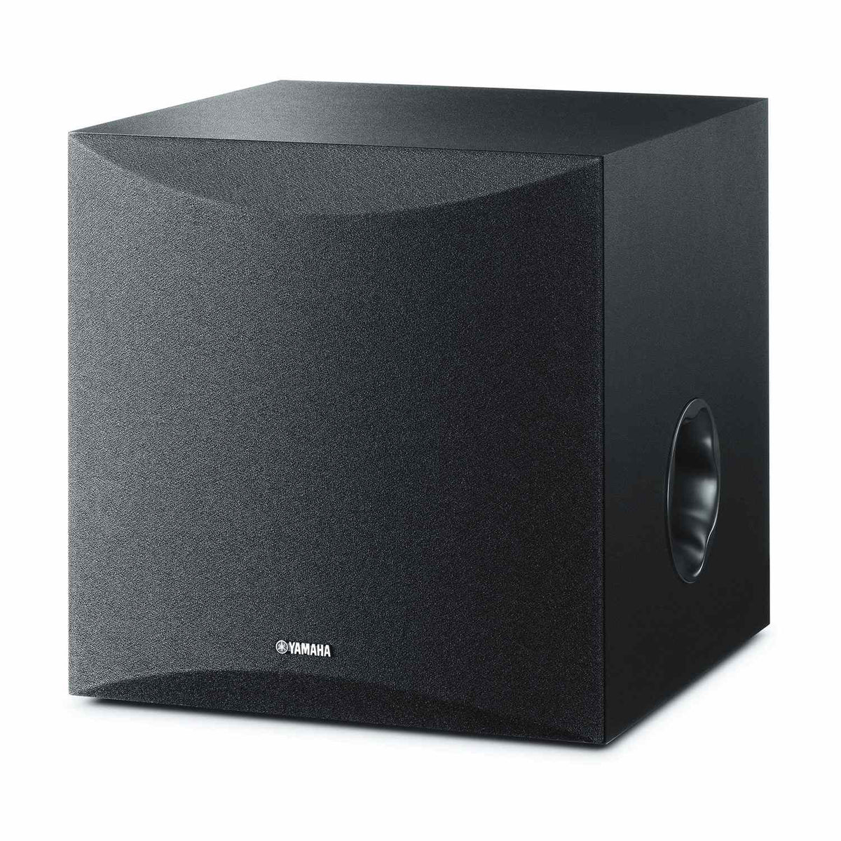 Yamaha NS-SW050 – juoda kolonėlė, vaizdas iš priekio kampu